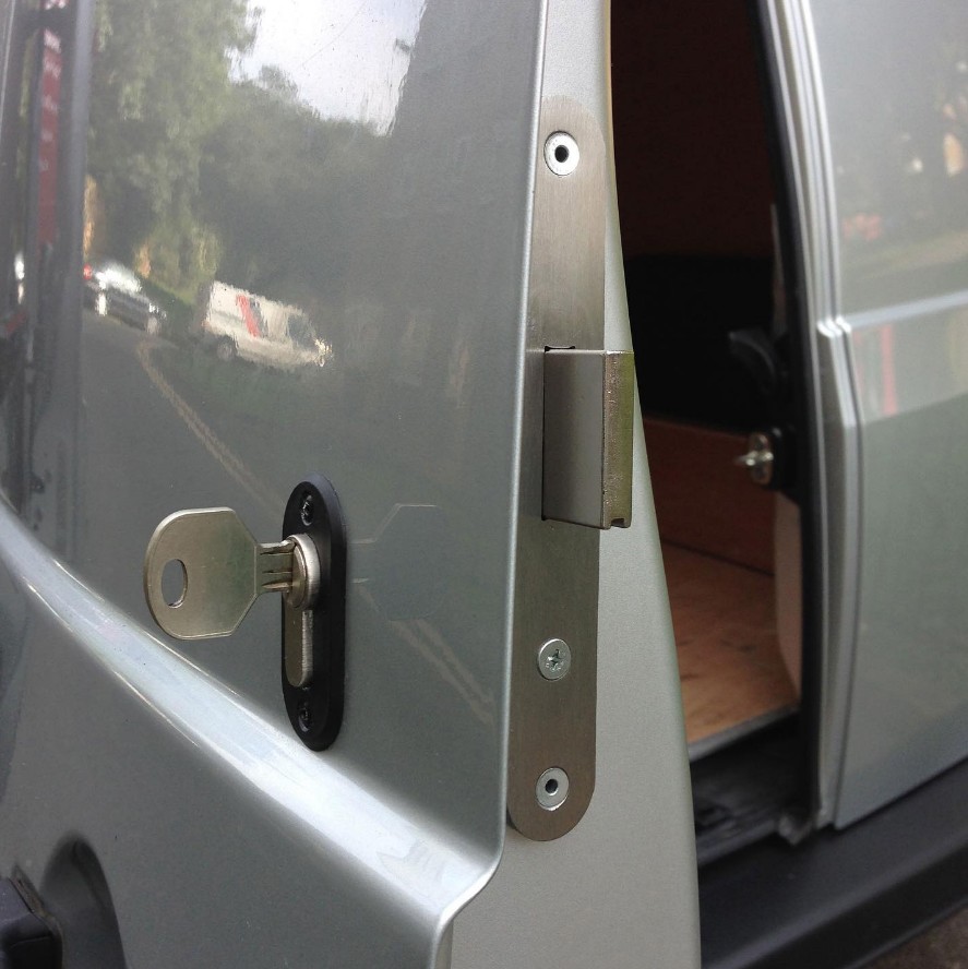 Auto locksmith programming replacement van key in Edmonton London