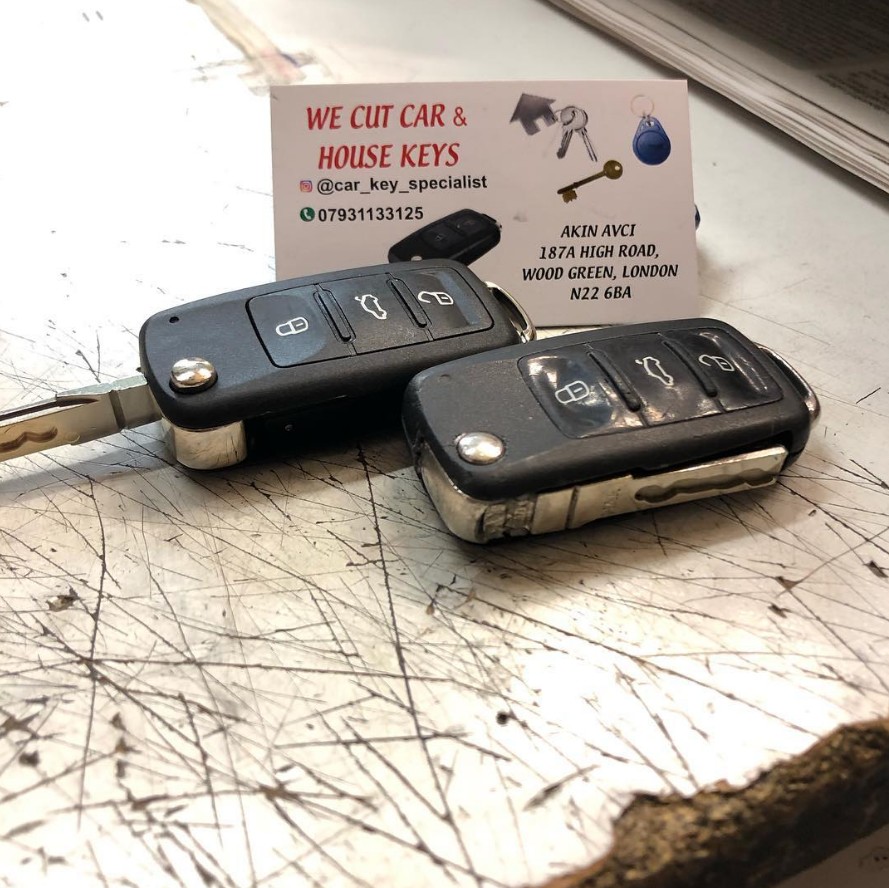 Mobile locksmith providing replacement van keys near Wood Green London